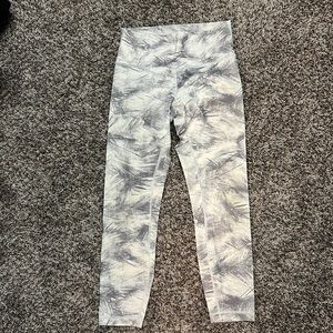 Lululemon size 6 white and grey cropped leggings